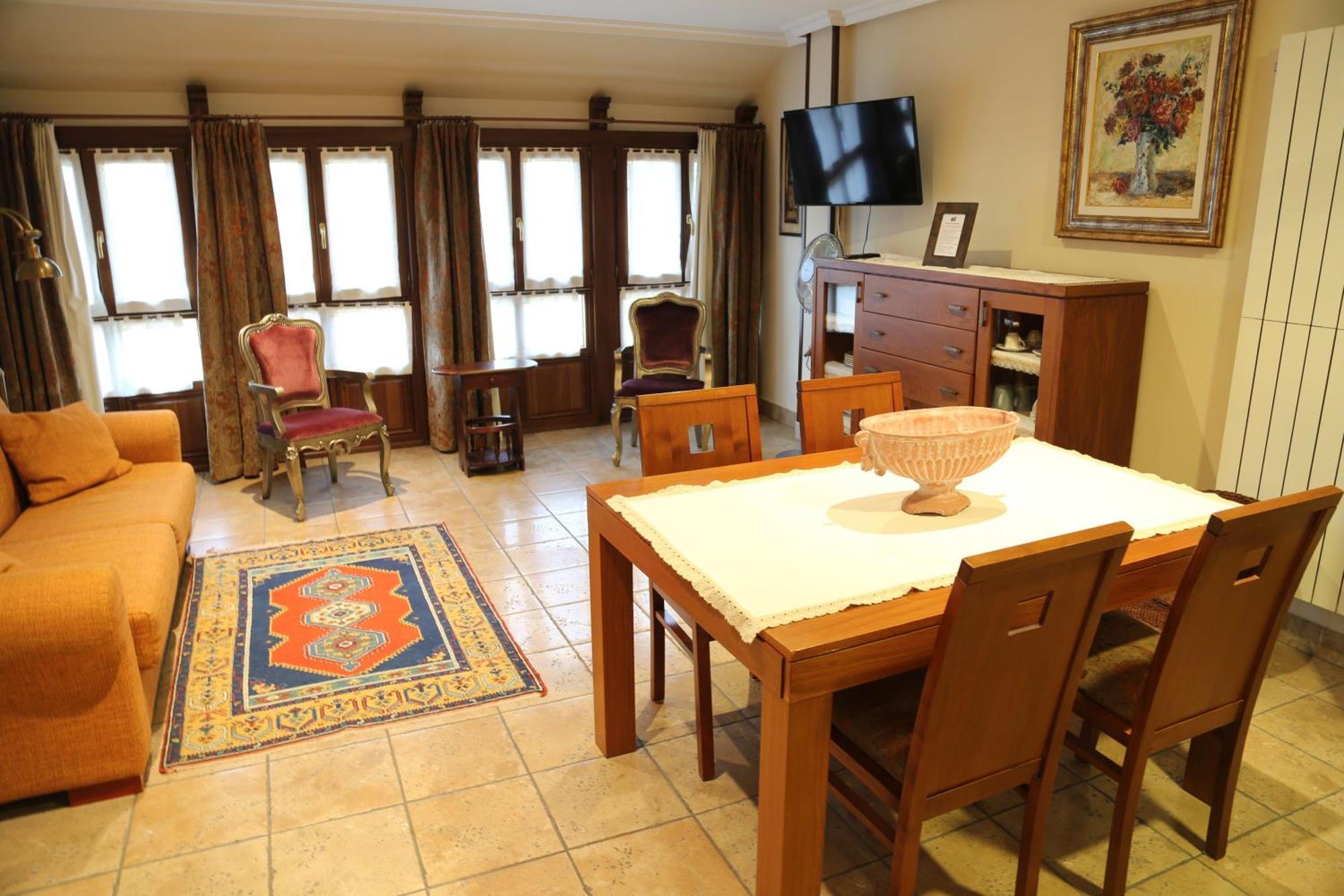 Apartamentos La Pontiga *** Infiesto Buitenkant foto
